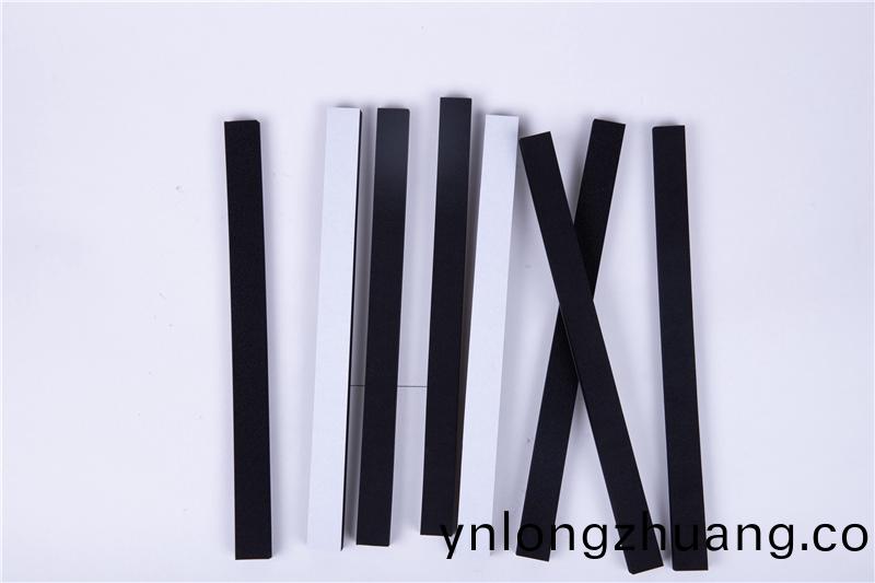 CR減震(zhen)保(bao)溫(wen)條